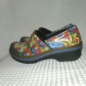 Dansko Vegan Volley Canvas Floral Patch mule/clogs (EUC)